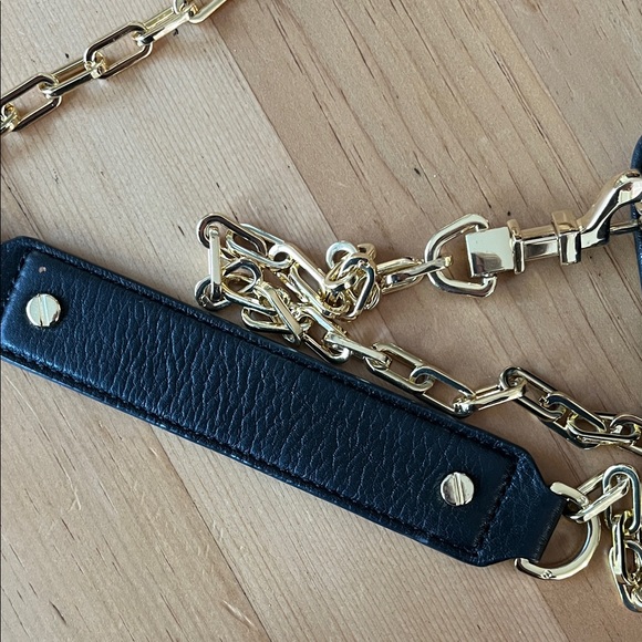 Tory Burch Black Leather Shoulder Bag with Gold Chain - Picture 7 of 7